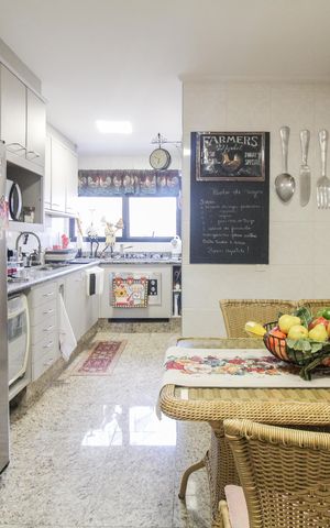 Apartamento à venda com 186m², 4 quartos e 3 vagas Apartamento à venda com 186m², 4 quartos e 3 vagasCozinha