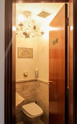 Apartamento à venda com 186m², 4 quartos e 3 vagas Apartamento à venda com 186m², 4 quartos e 3 vagasBanheiro 4 - Lavabo