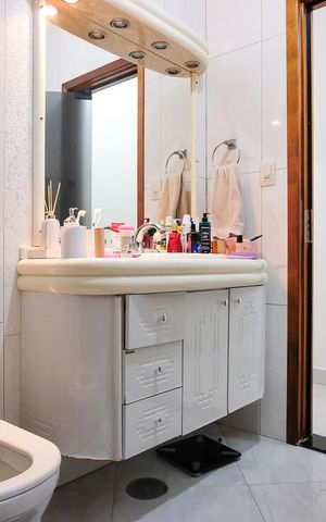 Casa à venda com 140m², 4 quartos e 2 vagasBanheiro 1