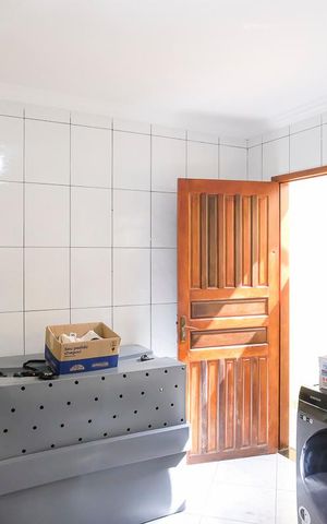 Casa à venda com 140m², 4 quartos e 2 vagasÁrea de serviço