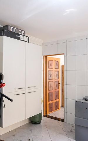 Casa à venda com 140m², 4 quartos e 2 vagasÁrea de serviço