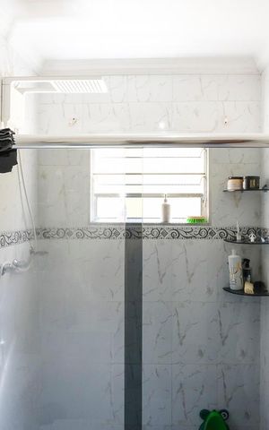 Casa à venda com 140m², 4 quartos e 2 vagasBanheiro 2