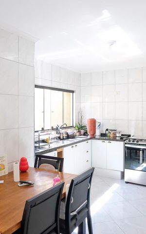 Casa à venda com 140m², 4 quartos e 2 vagasCozinha
