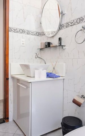 Casa à venda com 140m², 4 quartos e 2 vagasBanheiro 2