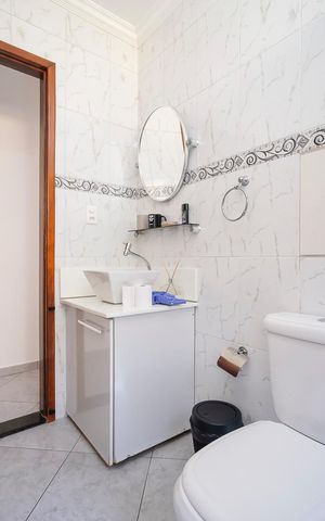 Casa à venda com 140m², 4 quartos e 2 vagasBanheiro 2