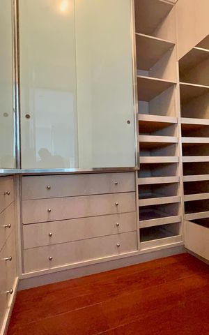 Apartamento à venda com 158m², 3 quartos e 1 vaga Apartamento à venda com 158m², 3 quartos e 1 vagaCloset da suíte 2