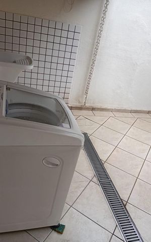 Casa à venda com 100m², 2 quartos e 2 vagas Casa à venda com 100m², 2 quartos e 2 vagasÁrea de serviço
