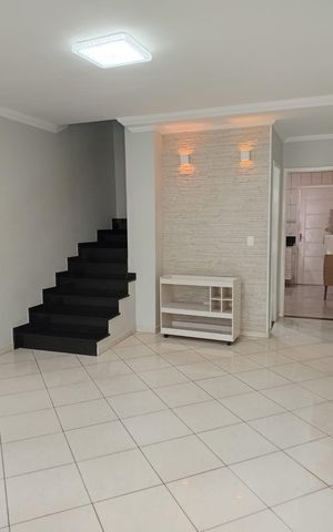 Casa à venda com 100m², 2 quartos e 2 vagas Casa à venda com 100m², 2 quartos e 2 vagasSala
