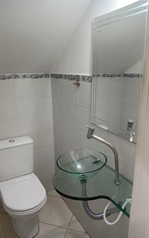 Casa à venda com 100m², 2 quartos e 2 vagas Casa à venda com 100m², 2 quartos e 2 vagasBanheiro