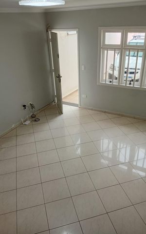 Casa à venda com 100m², 2 quartos e 2 vagas Casa à venda com 100m², 2 quartos e 2 vagasSala