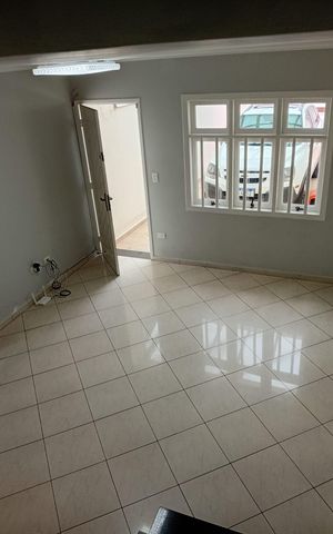 Casa à venda com 100m², 2 quartos e 2 vagas Casa à venda com 100m², 2 quartos e 2 vagasSala