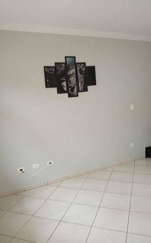 Casa à venda com 100m², 2 quartos e 2 vagas Casa à venda com 100m², 2 quartos e 2 vagasSala