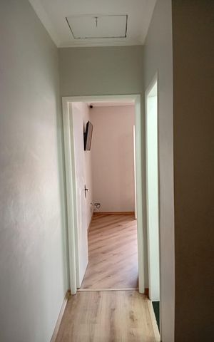 Casa à venda com 100m², 2 quartos e 2 vagas Casa à venda com 100m², 2 quartos e 2 vagasCorredor