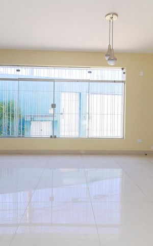 Casa à venda com 190m², 3 quartos e 6 vagas Casa à venda com 190m², 3 quartos e 6 vagasSala