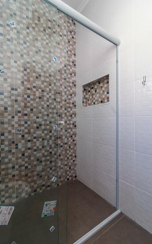 Casa à venda com 190m², 3 quartos e 6 vagas Casa à venda com 190m², 3 quartos e 6 vagasBanheiro