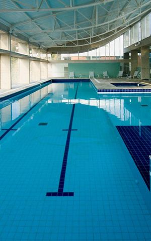 Casa de condomínio à venda com 900m², 4 quartos e 8 vagas Casa de condomínio à venda com 900m², 4 quartos e 8 vagasPiscina