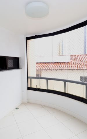 Apartamento para alugar com 205m², 3 quartos e sem vaga Apartamento para alugar com 205m², 3 quartos e sem vagaVaranda