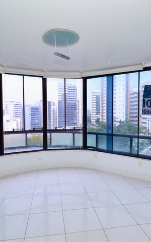 Apartamento para alugar com 205m², 3 quartos e sem vaga Apartamento para alugar com 205m², 3 quartos e sem vagaVaranda