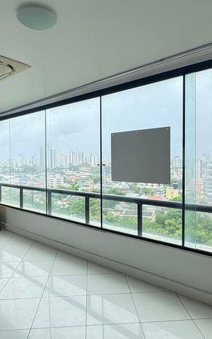Apartamento para alugar com 205m², 3 quartos e sem vaga Apartamento para alugar com 205m², 3 quartos e sem vagaVaranda