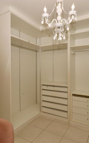 Apartamento para alugar com 205m², 3 quartos e sem vaga Apartamento para alugar com 205m², 3 quartos e sem vagaCloset