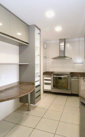 Apartamento para alugar com 205m², 3 quartos e sem vaga Apartamento para alugar com 205m², 3 quartos e sem vagaCozinha