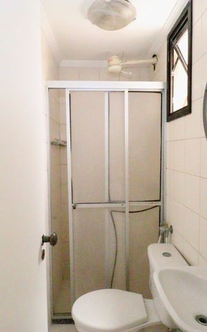 Apartamento para alugar com 205m², 3 quartos e sem vaga Apartamento para alugar com 205m², 3 quartos e sem vagaBanheiro dependência