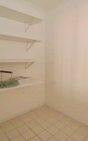 Apartamento para alugar com 205m², 3 quartos e sem vaga Apartamento para alugar com 205m², 3 quartos e sem vagaDependência