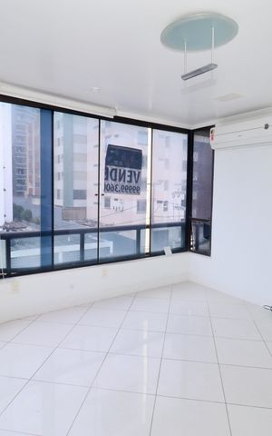 Apartamento para alugar com 205m², 3 quartos e sem vaga Apartamento para alugar com 205m², 3 quartos e sem vagaVaranda