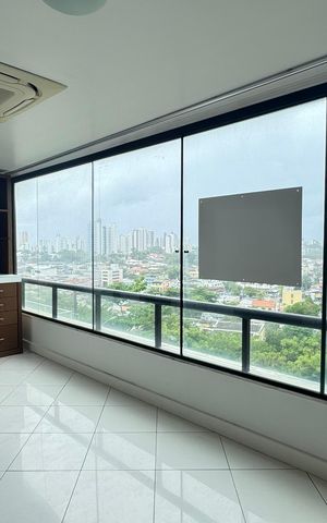 Apartamento para alugar com 205m², 3 quartos e sem vaga Apartamento para alugar com 205m², 3 quartos e sem vagaVaranda