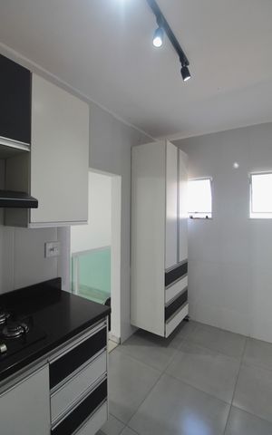 Casa para alugar com 480m², 4 quartos e 5 vagasCozinha (Superior)