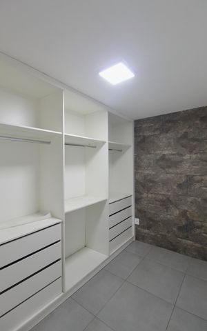 Casa para alugar com 480m², 4 quartos e 5 vagasCloset da Suite 2 (Inferior)