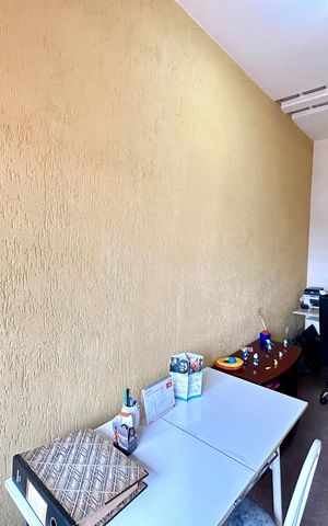 Casa à venda com 156m², 2 quartos e 2 vagasEscritório