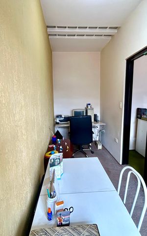 Casa à venda com 156m², 2 quartos e 2 vagasEscritório