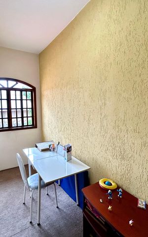 Casa à venda com 156m², 2 quartos e 2 vagasEscritório
