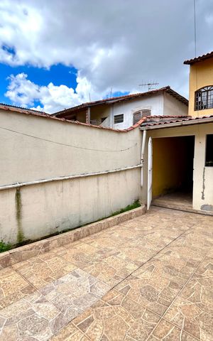 Casa à venda com 156m², 2 quartos e 2 vagasQuintal