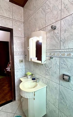 Casa à venda com 156m², 2 quartos e 2 vagasBanheiro 1