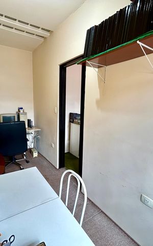 Casa à venda com 156m², 2 quartos e 2 vagasEscritório