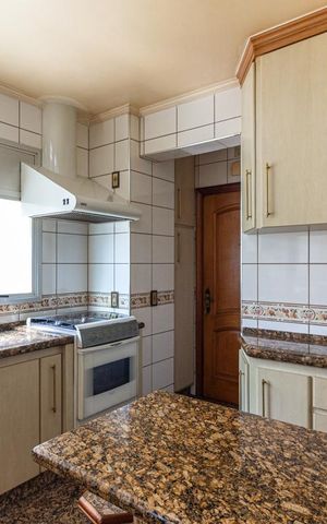 Apartamento à venda com 126m², 3 quartos e 2 vagas Apartamento à venda com 126m², 3 quartos e 2 vagasCozinha