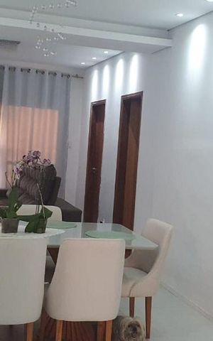Casa à venda com 170m², 2 quartos e 3 vagas Casa à venda com 170m², 2 quartos e 3 vagasSala