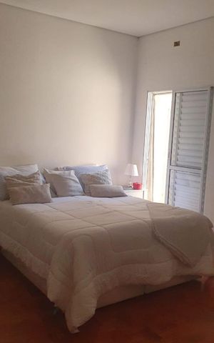 Casa à venda com 170m², 2 quartos e 3 vagas Casa à venda com 170m², 2 quartos e 3 vagasQuarto