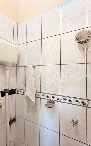 Casa à venda com 212m², 3 quartos e 2 vagasBanheiro - Casa 1
