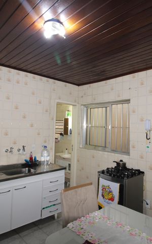 Casa à venda com 120m², 2 quartos e 2 vagasCozinha