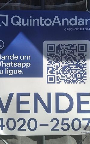 Casa à venda com 120m², 2 quartos e 2 vagas Casa à venda com 120m², 2 quartos e 2 vagasFachada