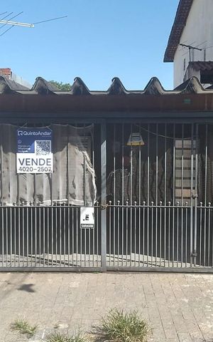 Casa à venda com 120m², 2 quartos e 2 vagas Casa à venda com 120m², 2 quartos e 2 vagasFachada