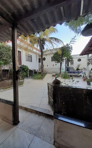 Casa à venda com 359m², 4 quartos e 3 vagas Casa à venda com 359m², 4 quartos e 3 vagasÁrea externa