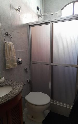 Casa à venda com 359m², 4 quartos e 3 vagas Casa à venda com 359m², 4 quartos e 3 vagasBanheiro