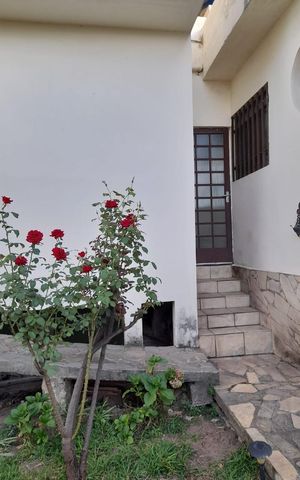 Casa à venda com 359m², 4 quartos e 3 vagas Casa à venda com 359m², 4 quartos e 3 vagasÁrea externa