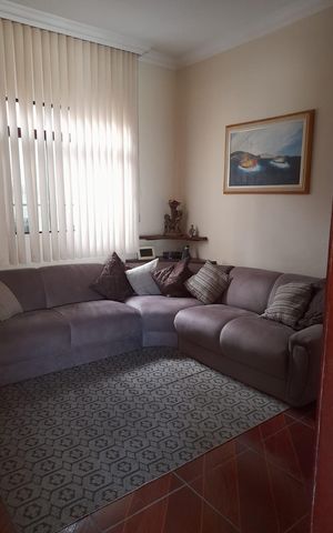 Casa à venda com 359m², 4 quartos e 3 vagas Casa à venda com 359m², 4 quartos e 3 vagasSala