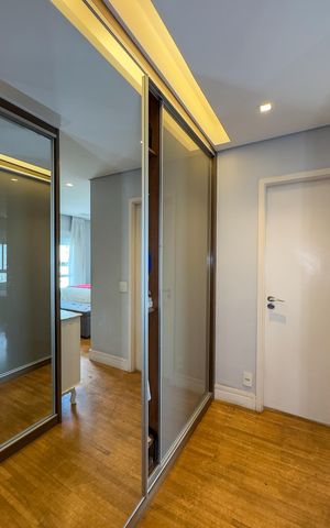 Apartamento à venda com 200m², 3 quartos e 4 vagas Apartamento à venda com 200m², 3 quartos e 4 vagasCloset da suíte