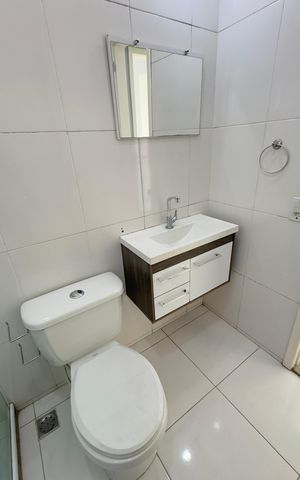 Casa de condomínio para alugar com 158m², 2 quartos e 3 vagasBanheiro